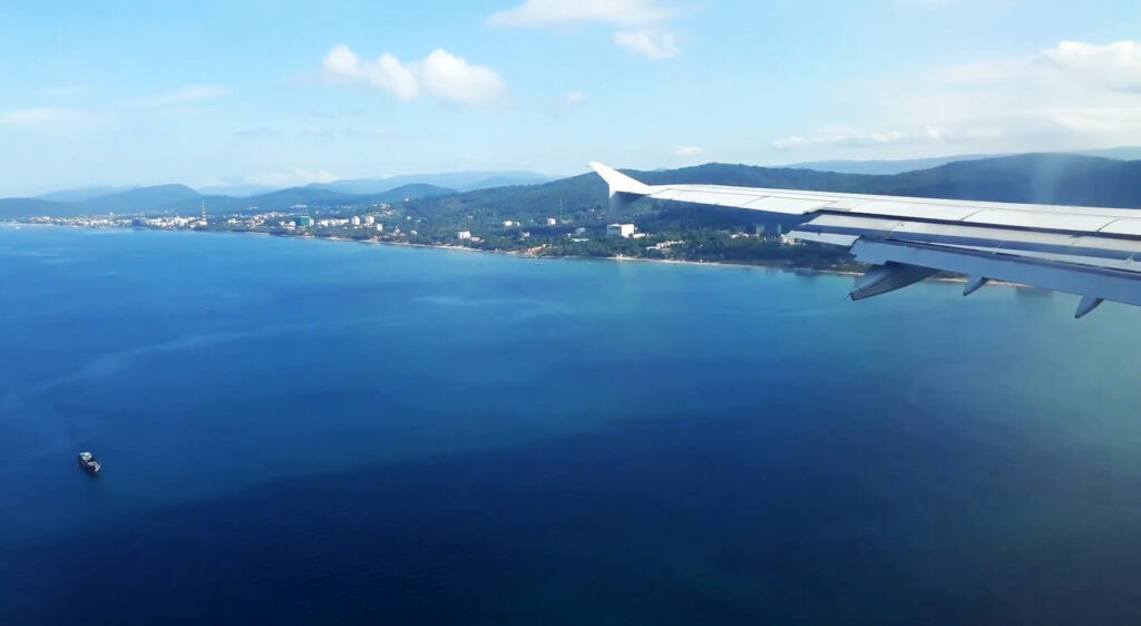 Ve may bay noi dia “tang chong mat”, khach chuyen huong du lich nuoc ngoai
