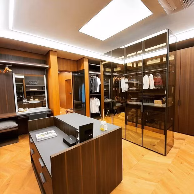 Tủ quần áo không cửa ngăn.