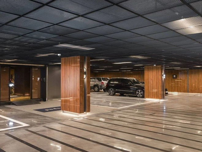 Lối đi tai hầm gửi xe cũng khiến người ta trầm trồ.