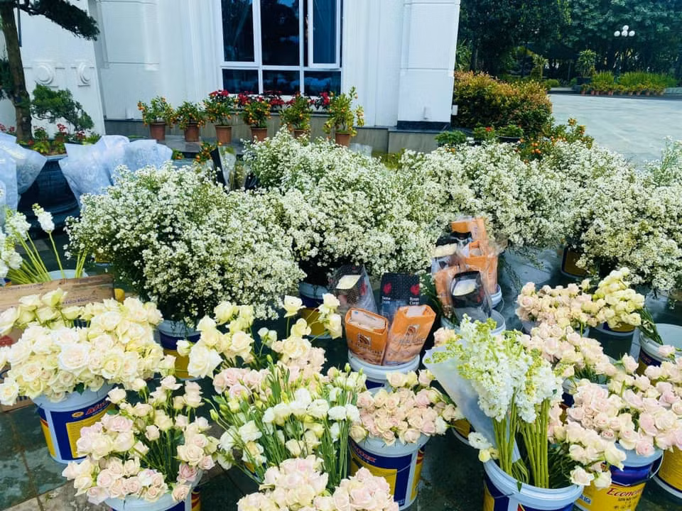 Công tác chuẩn bị cho siêu đám cưới khá cầu kì. Ảnh: Phong design