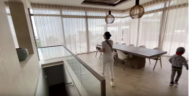 Mỗi năm, gia đình nữ ca sĩ chỉ đến đây 1-2 lần, căn biệt thự vẫn được trang hoàng lộng lẫy.