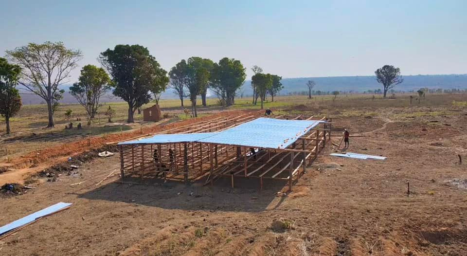 Quang Linh cũng đang tích cực xây thêm chuồng trại để chăn nuôi.