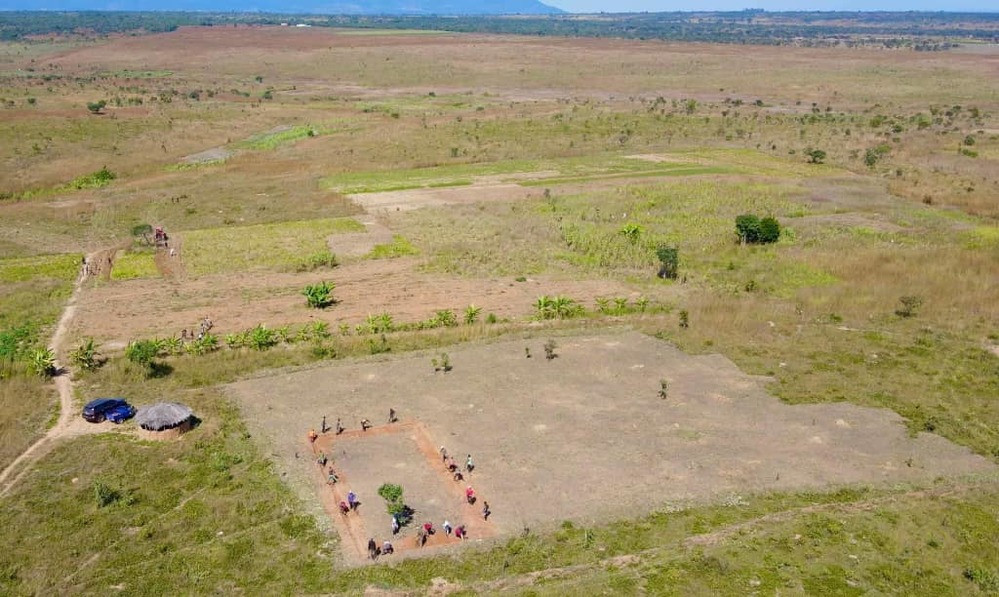 Trên kênh TikTok cá nhân, Quang Linh Vlogs chia sẻ cận cảnh trang trại của mình tại Angola. Anh đầu tư 100 nghìn USD, tương đương 2,3 tỷ đồng để thực hiện dự án này.