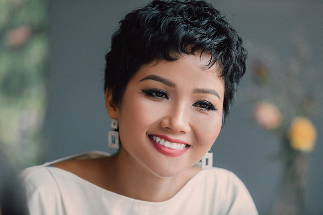 H'Hen Niê là hoa hậu không quá ồn ào về đời tư, cô tập trung cho công việc và kiếm tiền từ thực lực cũng như tên tuổi của mình. Ảnh: VTV