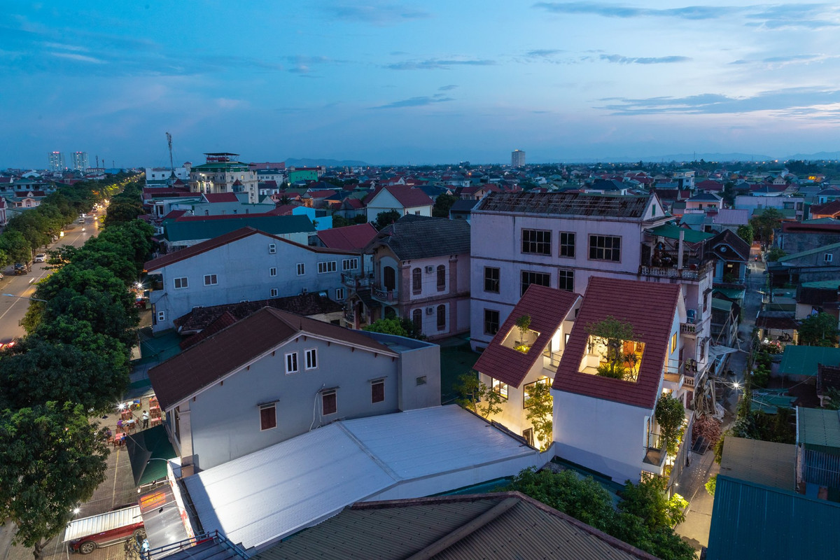 Trên khu đất rộng 300m2, kiến trúc sư chia các không gian thành hai phần: động và tĩnh.