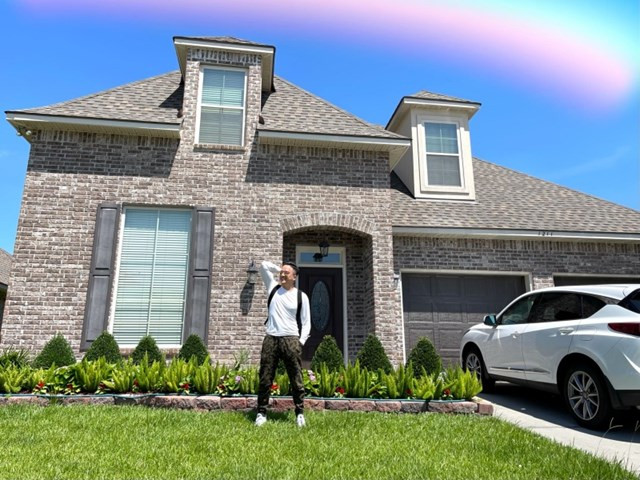 Không thua kém Nathan Lee, Cao Thái Sơn cũng là một đại gia trong ngành bất động sản. Trước đó, MC Trấn Thành từng bật mí về khối tài sản khổng lồ mà nam ca sĩ sở hữu, ước tính mỗi quận 10 căn nhà. Ảnh: FBNV