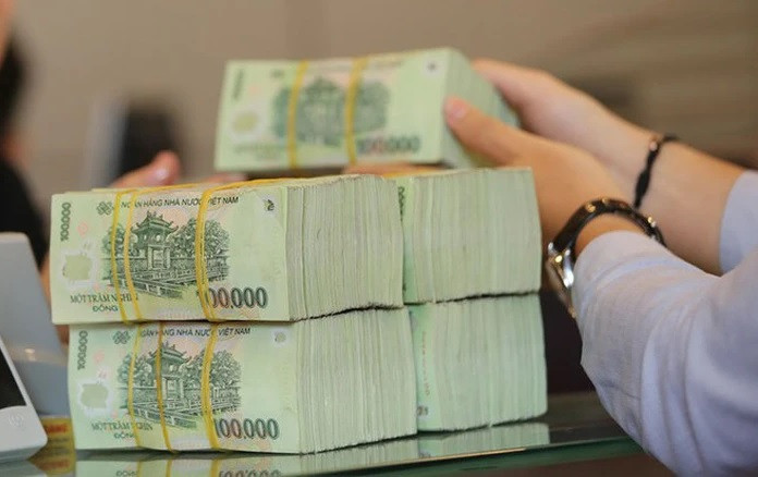 Chi gai dat len ban nua ty va noi mot cau khien vo chong toi nghen ngao