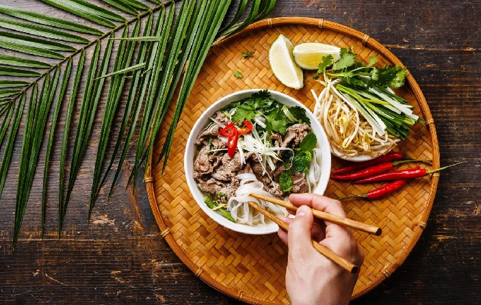 Soi giá 3 món ăn Việt lot Top mì ngon nhất châu Á Soi gia 3 mon an Viet lot Top mi ngon nhat chau A