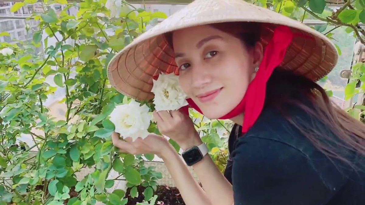 Đủ các loại hoa hồng đua nhau khoe sắc. Nguồn ảnh: FBNV