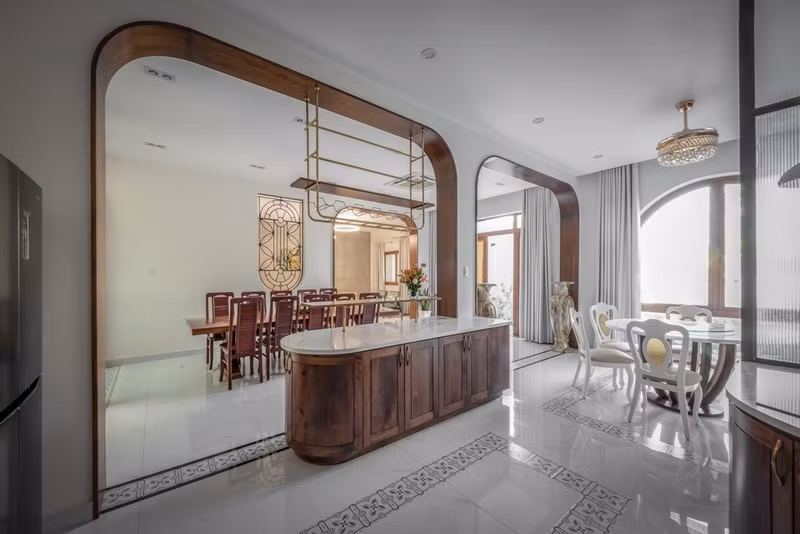 Nội thất thiết kế hiện đại xen lẫn truyền thống Á Đông.