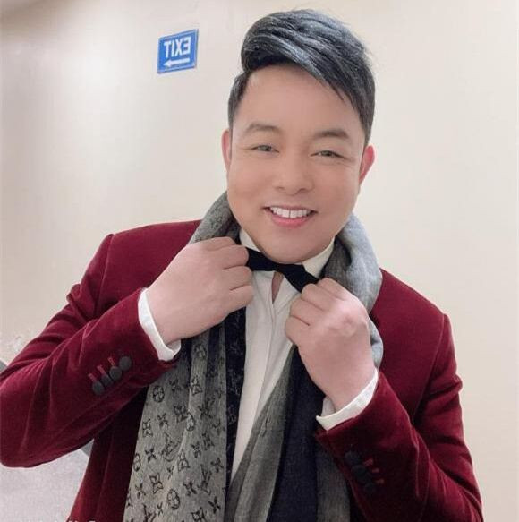 Tuy nhiên, ca sĩ Quang Lê khá khiêm tốn chia sẻ về những tài sản mình. Anh cho biết tài sản của mình chỉ bình thường. Nếu muốn trở thành đại gia thì phải kinh doanh mới được. Ảnh: Dân Việt