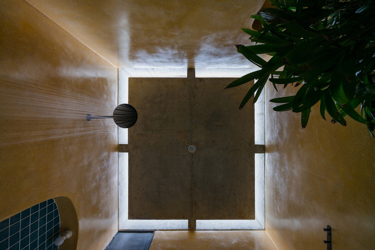 Giếng trời được khéo léo bố trí trong từng không gian bằng nhiều cách thể hiện khác nhau. Nguồn ảnh: Quang Trần