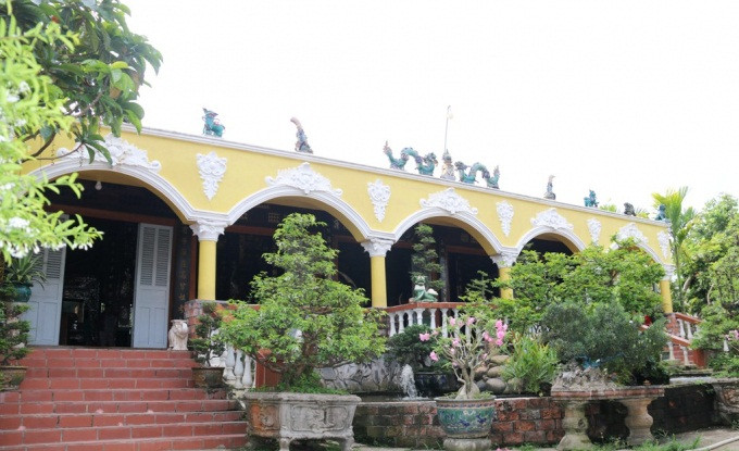 Ban 4 lo dat de mua, giuong co cua dai gia mien Tay dep co nao?