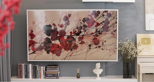 Erik chỉ đặt những đồ dùng cơ bản cần thiết để tạo không gian rộng rãi cho căn nhà. Ảnh: Pháp luật &amp; bạn đọc