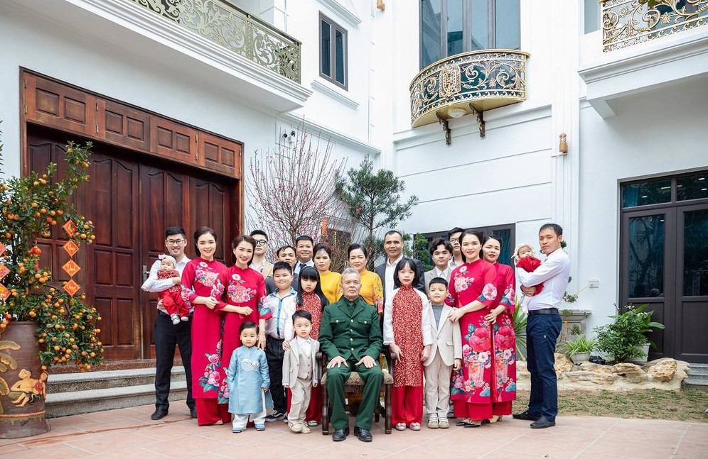 Không chỉ có nhà tại Hà Nội, Hòa Minzy còn xây luôn cả biệt thự cho ba mẹ tại quê nhà Bắc Ninh. Ảnh: FBNV