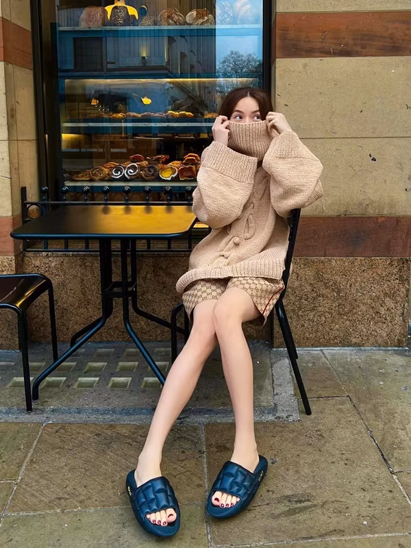 Mẫu thiết kế thuộc nhà mốt Balmain có giá 17 triệu đồng. Ảnh: IG hongocha