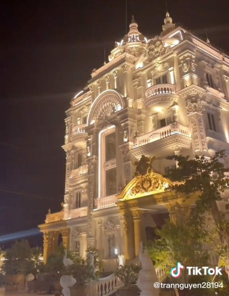 Theo một số nguồn tin, căn biệt thự thuộc quyền sở hữu của một đại gia ngành vật liệu xây dựng có tiếng ở Long An. Ảnh: TikTok