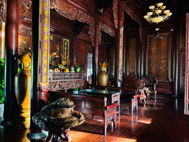 Không gian sử dụng của biệt phủ gồm có: gian nhà chính (2 phòng ngủ, 1 phòng thờ, 1 phòng khách), 2 gian nhà phụ tách biệt bao gồm 2 phòng ngủ, bếp, phòng ăn, các nhà vệ sinh và phòng khách kết nối giữa 2 gian. Ảnh: Facebook