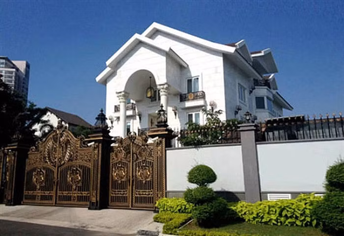 Biệt thự của nhà chồng Tăng Thăng Hà cũng khiến nhiều người choáng ngợp bởi độ xa hoa và giàu có. Ảnh: KBS