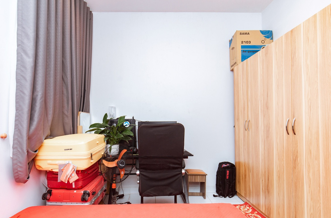 Vì thường xuyên thi đấu xa nhà nên phòng ngủ của Việt Anh trang trí khá đơn giản. Ảnh: Ngoisao