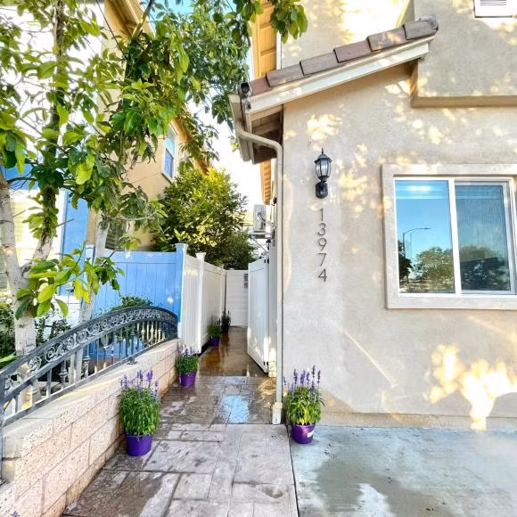 Ngọc Quyên cho biết, đây là thành thành quả làm việc chăm chỉ của cô suốt 8 năm ở xứ người. Ảnh: FBNV