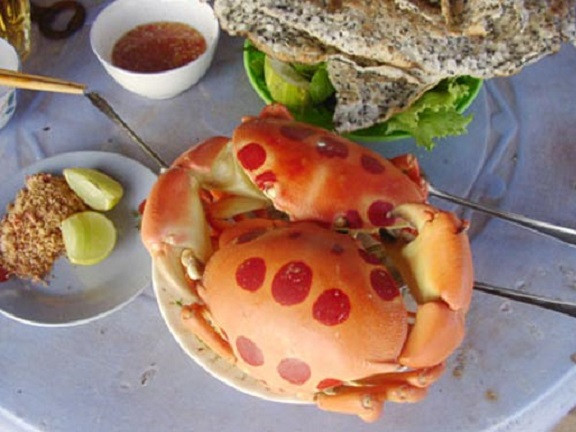 Nhiều thực khách còn cho rằng thịt cua mặt trăng thịt còn ngon hơn cả cua huỳnh đế. Ảnh: VOV