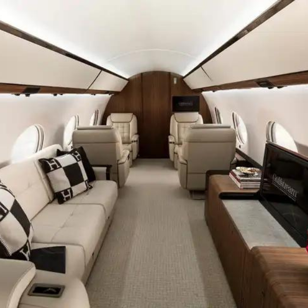 Cabin có 4 khu vực sinh hoạt bao gồm làm việc, ăn uống, giải trí và thư giãn. Ảnh: BI