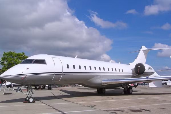Tỷ phú Bill Gates mua chiếc chuyên cơ Bombardier BD-700-1A10 Global Express vào năm 1999. Ảnh: Flugzeuginfo