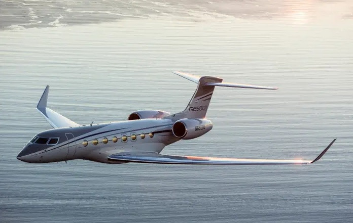 Tỷ phú Elon Musk nói rằng mình không sở hữu nhà, du thuyền hay đi nghỉ dưỡng, nhưng chiếc máy bay này là ngoại lệ. Elon Musk mua chiếc Gulfstream G650ER vào năm 2016. Ảnh: BI