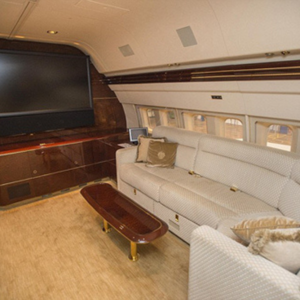 Với giá trị lên đến 95,8 triệu USD (gần 2,3 nghìn tỷ đồng), đây là chiếc máy bay tư nhân đắt thứ 8 trên thế giới hiện nay. Ảnh: YouTube The Trump Organization