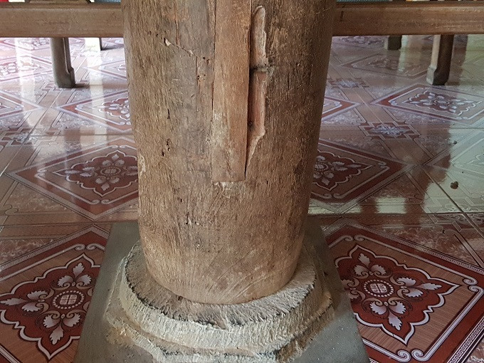 Cột nhà bằng gỗ lim chắc chắn. Ảnh: Vietnamnet