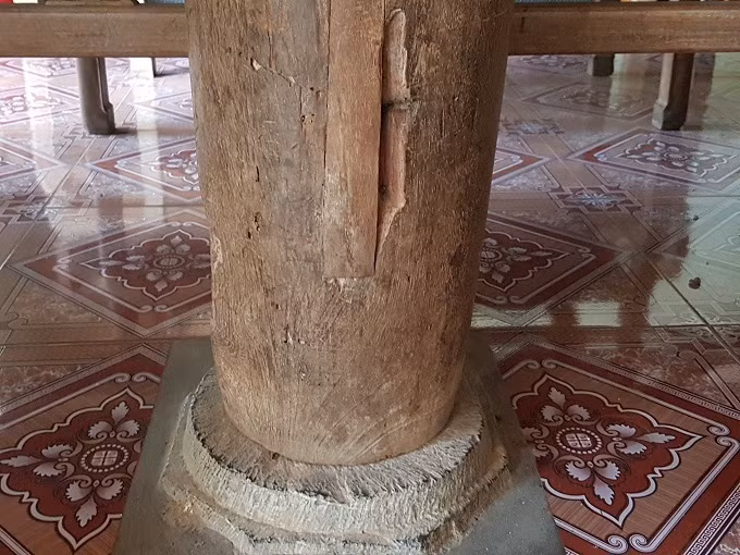 Cột nhà bằng gỗ lim chắc chắn. Ảnh: Vietnamnet