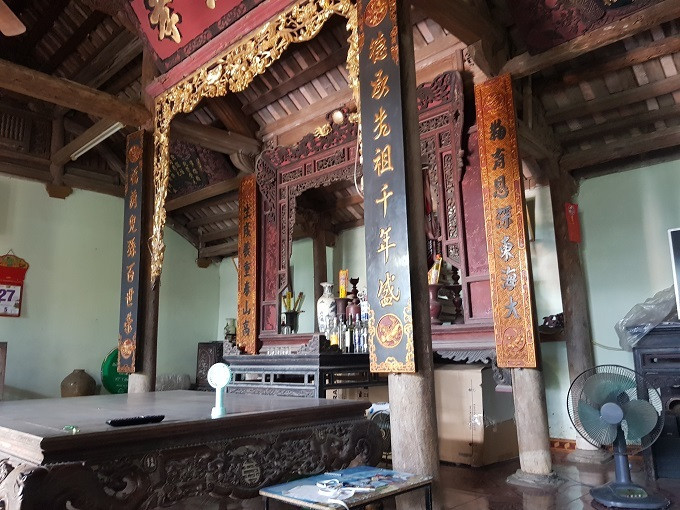 Căn nhà được được xây dựng vào đầu thế kỷ 20 trên khuôn viên rộng 900m2. Trải qua nhiều biến động, khuôn viên khu nhà hiện chỉ còn 300m2. Đây vốn là mảnh đất hương hỏa của dòng họ Trịnh. Ảnh: Vietnamnet