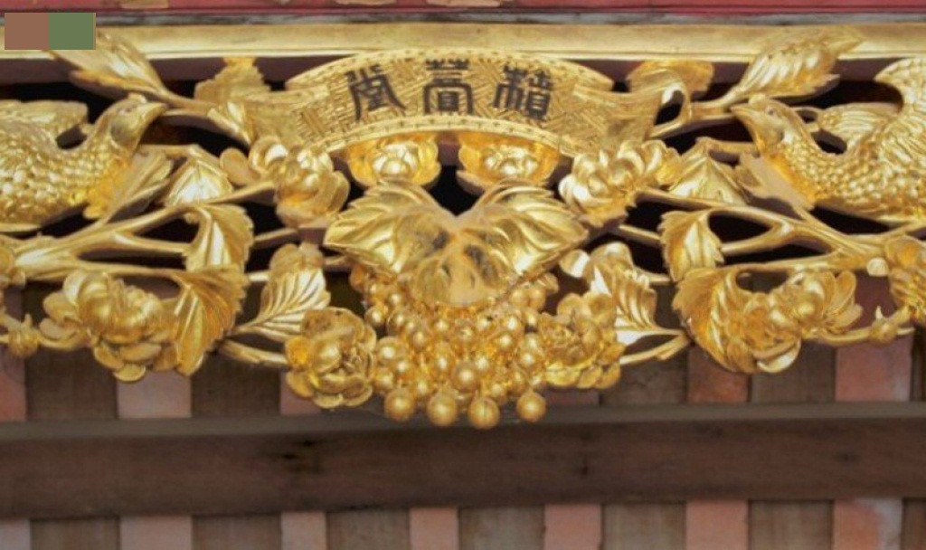 Từng được các tay buôn đồ cổ gạ mua với giá cao nhưng gia đình ông Hùng quyết không bán. Ảnh: VOV