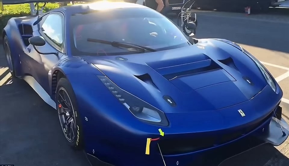 Danh mục ôtô hạng sang của Abramovich bao gồm Pagani Zonda R (2,5 triệu bảng), Porsche 911 GT1 Evo (1,7 triệu bảng), Ferrari FXX 1,6 triệu bảng), Bugatti Veyron (1,5 triệu bảng)...Ảnh: CEN