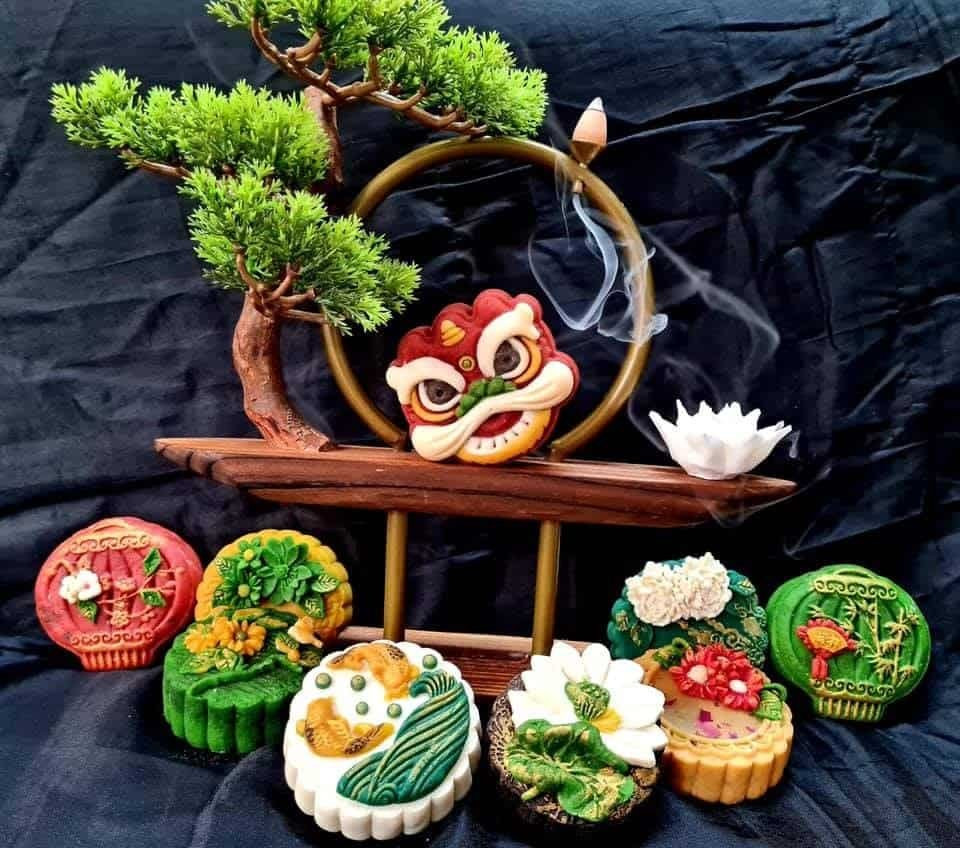 Bánh trung thu hoạt hình có hình các nhân vật quen thuộc như: lợn PigLet, gấu Brown, gấu Pool, gấu Koala... được nhiều bạn trẻ thích thú. Ảnh: Facebook