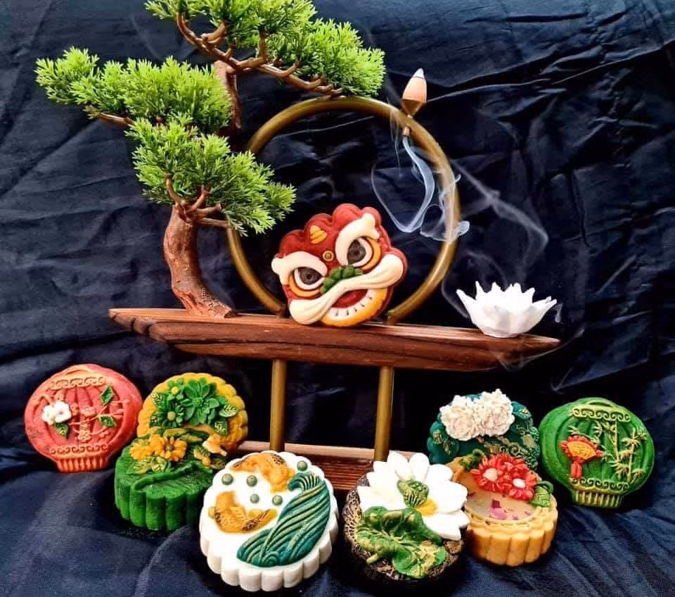 Bánh trung thu hoạt hình có hình các nhân vật quen thuộc như: lợn PigLet, gấu Brown, gấu Pool, gấu Koala... được nhiều bạn trẻ thích thú. Ảnh: Facebook