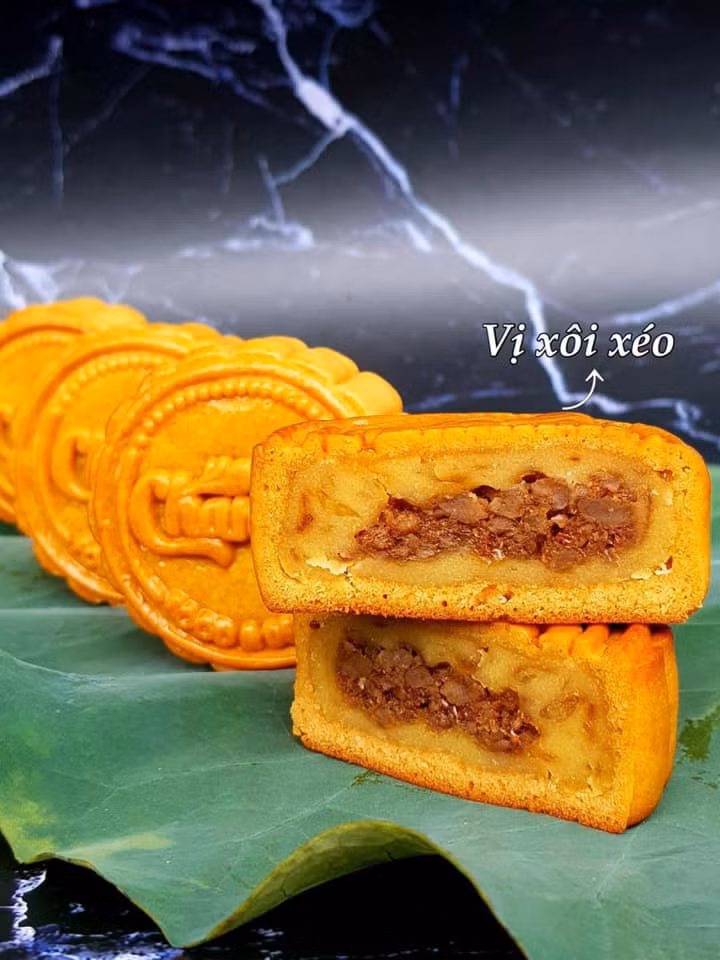 Lớp nhân bên trong đậm mùi mỡ hành, dẻo mềm của xôi xéo cuốn hút nhiều tín đồ của xôi. Ảnh: Internet