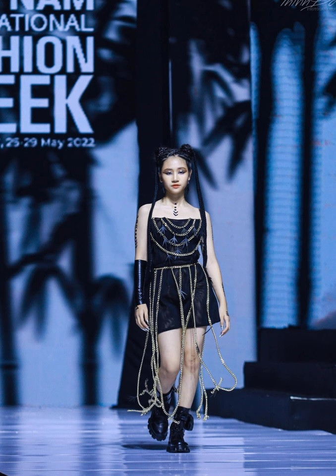 Mau nhi Minh Anh: 12 tuoi cao 1m65, co thanh tich hoc tap an tuong-Hinh-4