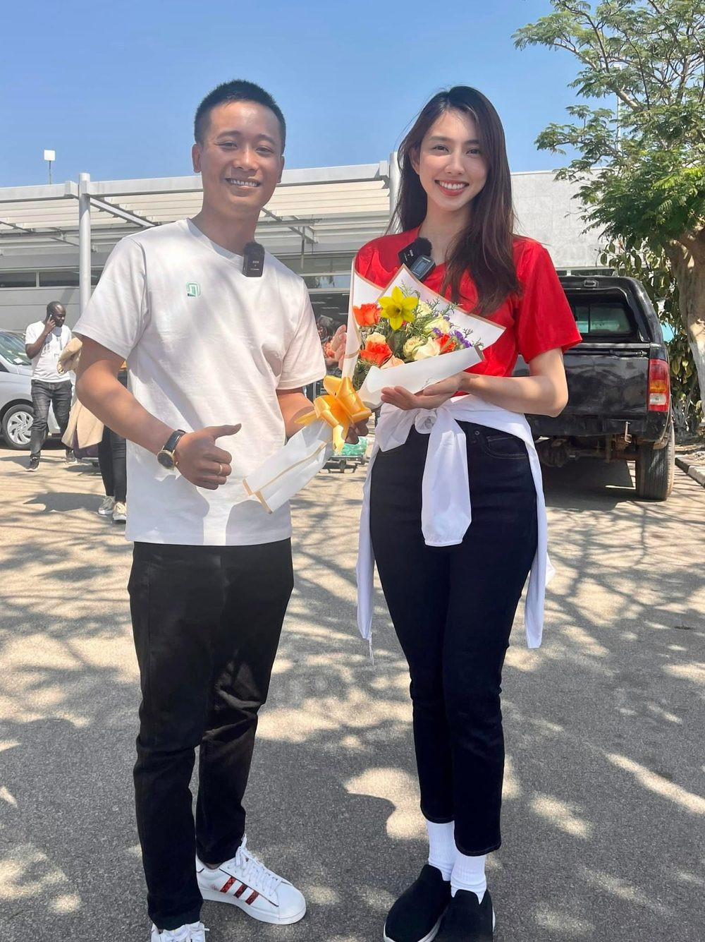 Mới đây, Quang Linh Vlogs được cư dân mạng nhắc đến nhiều hơn khi anh cùng Hoa hậu Nguyễn Thúc Thùy Tiên thực hiện dự án thiện nguyện tại Angola. Ảnh: Facebook Nguyễn Thúc Thùy Tiên