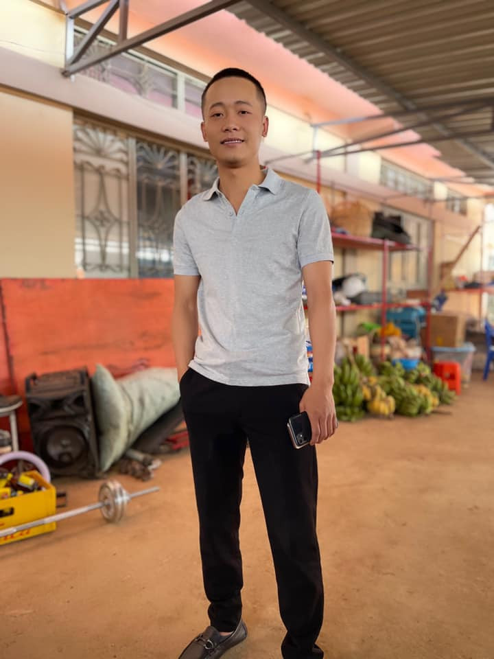 Quang Linh cho biết trung bình mỗi tháng anh nhận được khoảng 15-30 triệu đồng. Nhưng anh dùng một phần để trả lương cho người làm cùng, chi phí video. Ảnh: Facebook