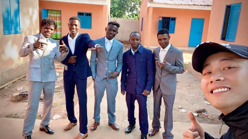 Tuy nhiên, đó là thời điểm ban đầu. Giờ đây, theo trang thống kê Social Blade, mỗi tháng kênh YouTube chính của Quang Linh Vlogs có thể thu về 65.000 USD (1,4 tỷ đồng) và thu nhập hàng năm tối đa lên tới 780.000 USD (hơn 17,7 tỷ đồng). Ảnh: FBNV