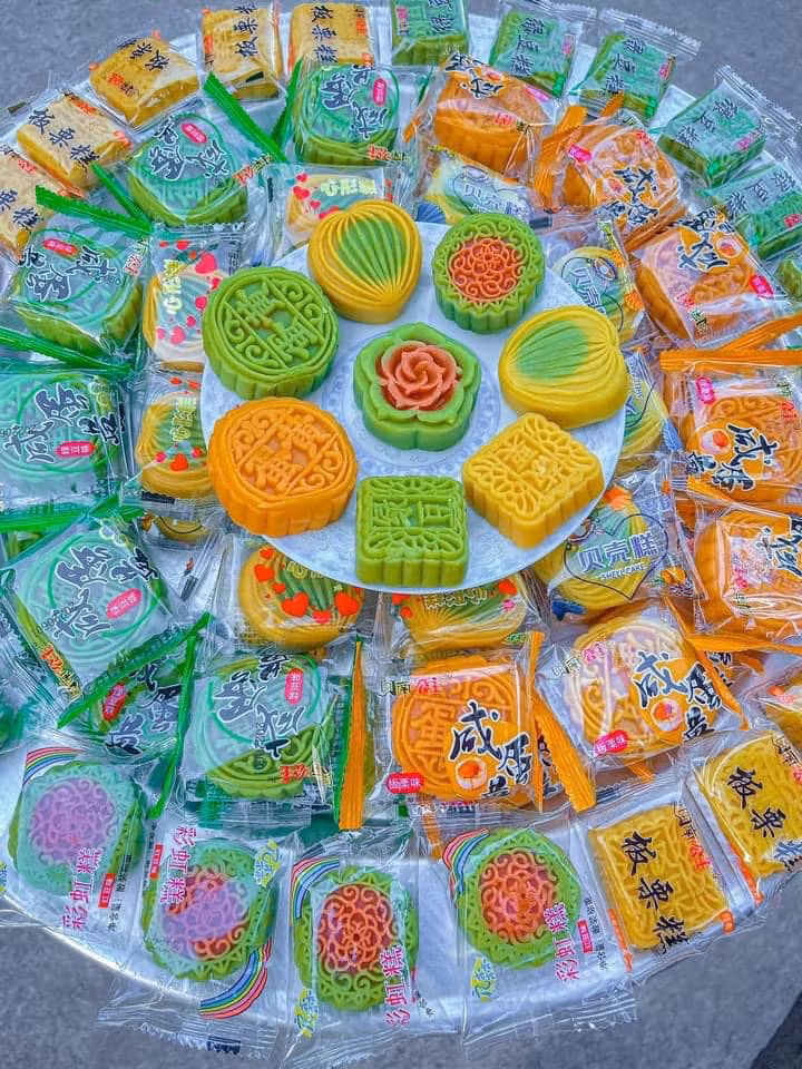 Một số loại bánh dẻo mini có giá chỉ 2.000-5.000 đồng/cái, rẻ hơn rau ngoài chợ. Ảnh: Facebook