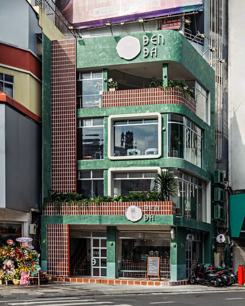 Soi kien truc quan ca phe lau doi o Sai Gon vua len bao My