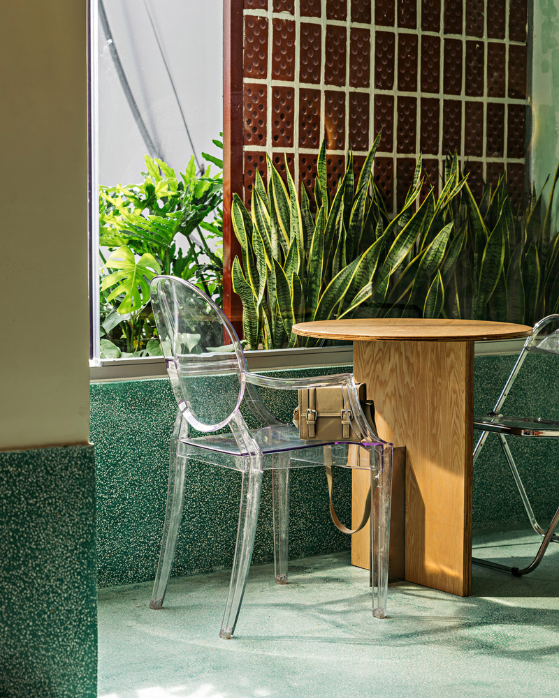 Ý tưởng thiết kế nội thất của quán cà phê tập trung vào những hình ảnh Sài Gòn xưa làm giá trị cốt lõi để mang lại không khí trong lành cho khách hàng.