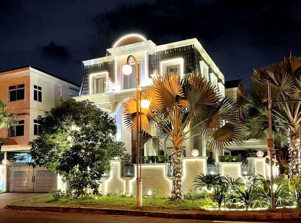 Sau khi kết hôn với chồng doanh nhân, Bảo Thy tận hưởng cuộc sống như "bà hoàng" trong căn biệt thự triệu đô giữ khu nhà giàu ở TP HCM. Ảnh: FBNV