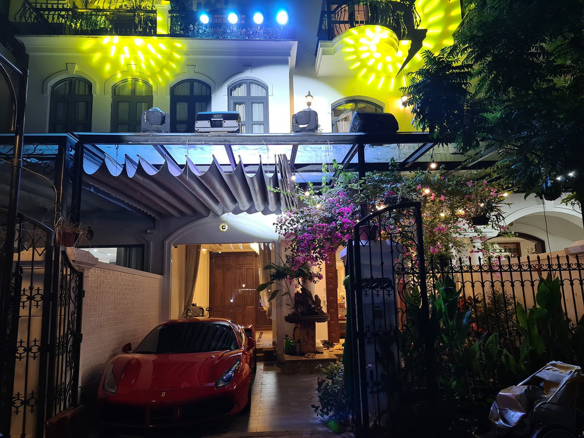 Đọ biệt thự 3 sao nam vừa giàu vừa chiều vợ bậc nhất Vbiz Do biet thu 3 sao nam vua giau vua chieu vo bac nhat Vbiz