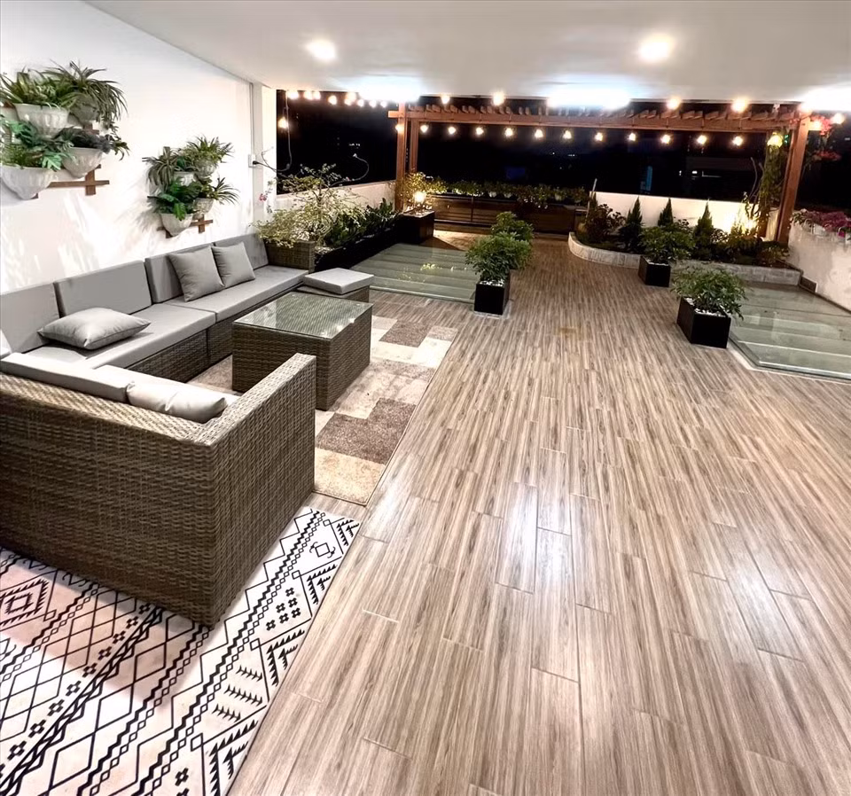 Nhà thiết kế hiện đại và không gian rộng rãi. Ảnh: FBNV