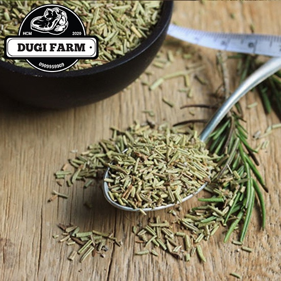 Tuy nhiên, lá hương thảo sấy khô nhập khẩu về Việt Nam được các cửa hàng rao bán với giá vô cùng đắt đỏ, khoảng 6-7 triệu đồng/kg. Ảnh: Dugi Farm