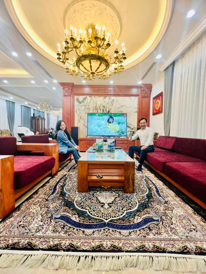 Tấm thảm Ba Tư cho phòng khách thêm phần sang trọng. Nguồn ảnh: FB Tiến Quang